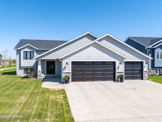 3170 44th Ave S, Grand Forks, ND 58201