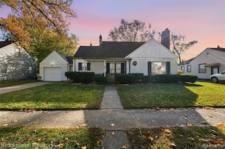 800 E Bernhard Ave, Hazel Park, MI 48030