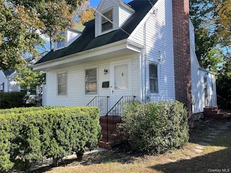 1100 Pacific St, Baldwin, NY 11510