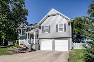 12606 Fountain Lake Dr, Grandview, MO 64030