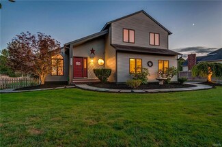 3291 Greenleafe Dr, Phoenix, NY 13135
