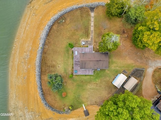 2150 Galloway Island Dr, Dandridge, TN 37725