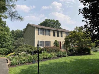 1300 Old Post Rd, Ulster Park, NY 12487