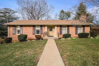 419 Cardinal St, Staunton, VA 24401