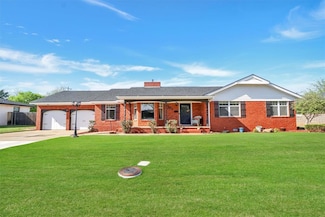301 Lakeside Dr, Altus, OK 73521