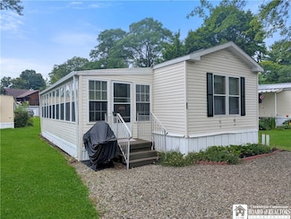 27 Lawndale Rd, Mayville, NY 14757