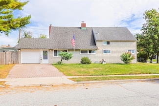 201 Sprucewood Dr, Levittown, NY 11756