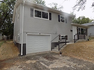 2074 N Albertha Ave, Springfield, MO 65803