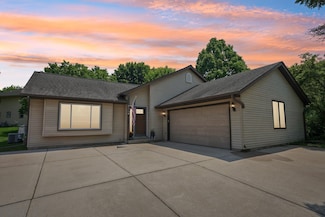 434 Glen View Ct N, Slinger, WI 53086