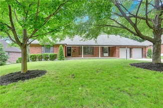 208 NW Oxford Ln, Lees Summit, MO 64063