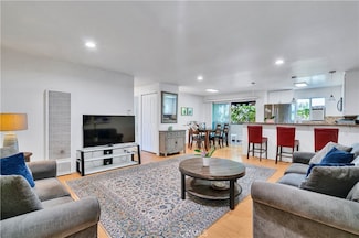 18530 Hatteras St Unit 220, Tarzana, CA 91356