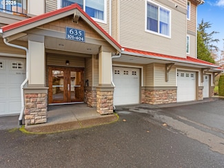 635 NW Lost Springs Terrace Unit 104, Portland, OR 97229