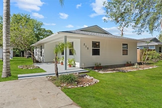 215 Bradbury Ave, Oak Hill, FL 32759