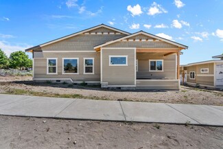 1055 SE Fescue Ln, Madras, OR 97741