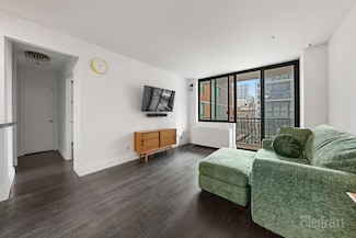 343 E 74th St Unit 5F, New York, NY 10021