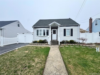 315 Cedar Ct, Copiague, NY 11726