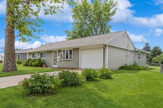 5660 Briarwood St SW, Cedar Rapids, IA 52404