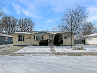 1607 1st Ave E, Williston, ND 58801
