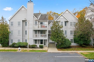 75 Quartz Ln, Paterson, NJ 07501