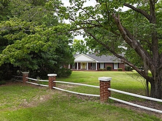 225 Mindi Ln, Jesup, GA 31546