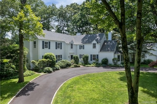 342 Woodbury Rd, Cold Spring Harbor, NY 11724