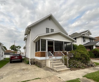 806 Willow St, Fremont, OH 43420
