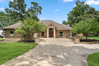806 Garrett Dr, Magnolia, TX 77354