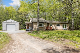 594 Middlesex Rd, Topsham, ME 04086