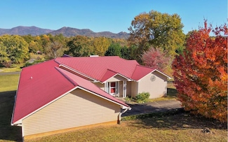 1613 Cedar Cliff Rd, Hiawassee, GA 30546
