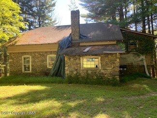 120 Deer Meadow Ln, Cresco, PA 18326