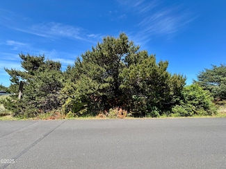 1510 NW Parker Ave, Waldport, OR 97394