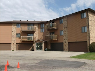 1015 Circle Dr, Aberdeen, SD 57401