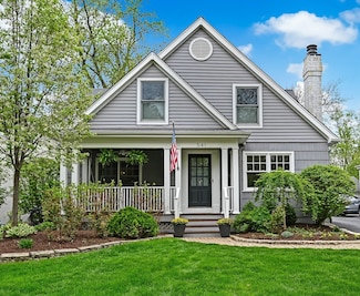 541 N Vine St, Hinsdale, IL 60521
