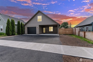 906 S 5th Ave, Kelso, WA 98626