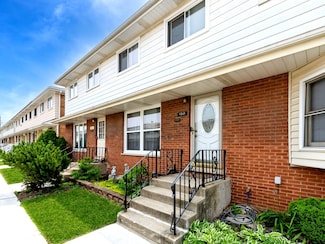 9843 Garden Ct, Schiller Park, IL 60176
