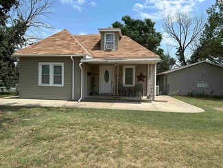624 N New St, Pratt, KS 67124