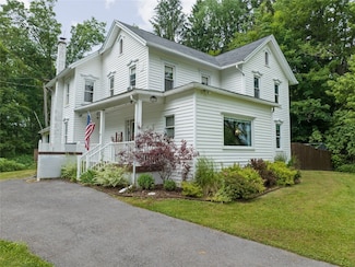 105 Oak Grove Dr, Chenango Forks, NY 13746
