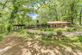 3152 Two Rivers Rd, Highlandville, MO 65669
