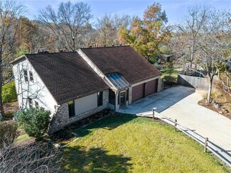 5530 Bradshaw St, Shawnee, KS 66216