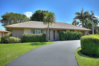 137 Clubhouse Blvd, Lake Worth, FL 33462