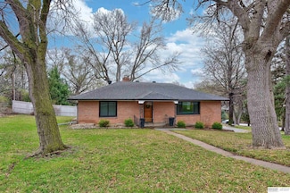 10556 W Center Rd, Omaha, NE 68124