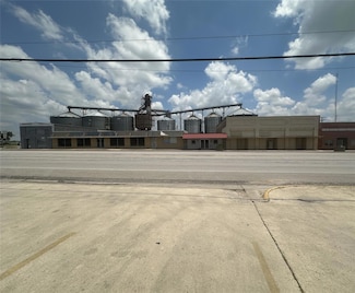8 W Mesquite Ave, Rogers, TX 76569