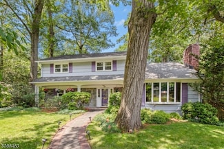10 Cross Way, New Providence, NJ 07974