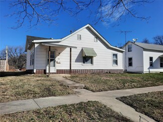 231 Fairfax St, Carlyle, IL 62231