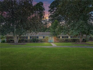 208 E Bessie St, Coushatta, LA 71019