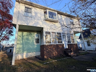 429 River Dr, Elmwood Park, NJ 07407