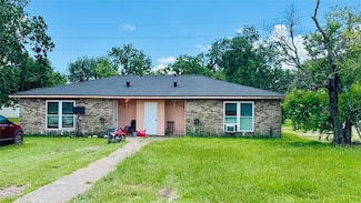 1308 Trinity St, Anahuac, TX 77514