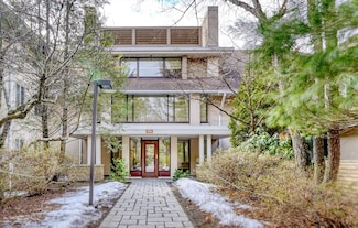 206 Allandale Rd Unit 3B, Chestnut Hill, MA 02467