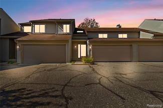 629 Ashley Cir, Rochester Hills, MI 48307