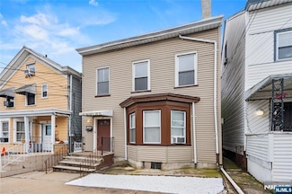 20 Elk St, Paterson, NJ 07503